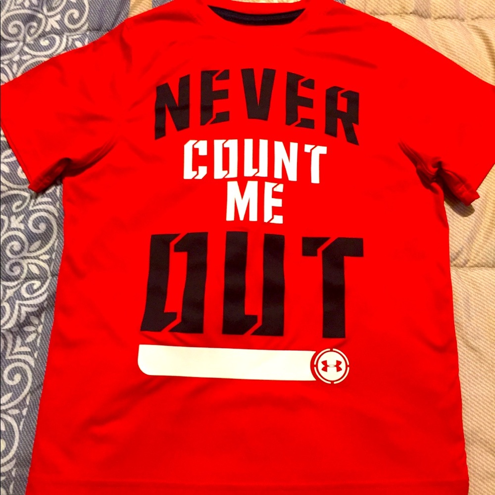 A youth small loose heat gear Under Armour shirt